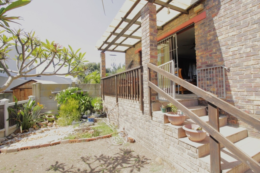 3 Bedroom Property for Sale in Wavecrest Eastern Cape